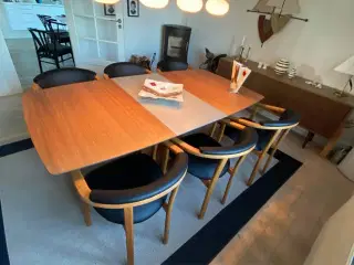 Spisebord med skjult udtræk