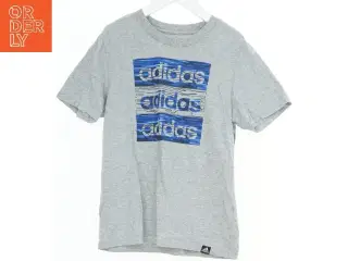 Grå T-shirt med Adidas logo fra Adidas (str. S)