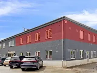 LYST & RUMMELIGT KONTOR I VALHØJS ALLE