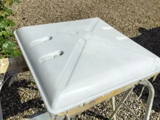 Tagluge 40 x 40 cm til campingvognen eller autocam