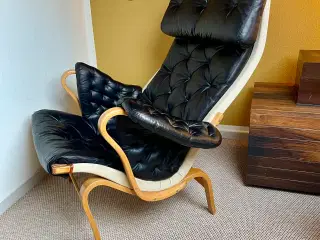 Pernilla 69 designet af Bruno Mathsson 