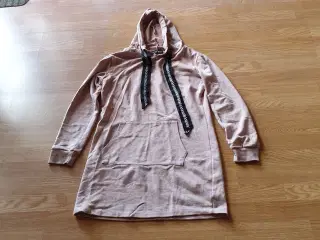 GRATIS 2 Hoodie kjoler og badekåbe str M Se 3fotos