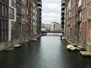 Populært kanalhus med direkte adgang til vandet og egen bådplads!, København SV, København