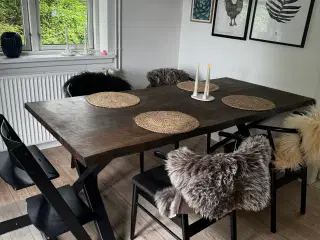 Planke- Spisebord mørk eg