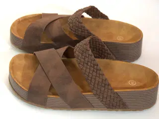 Solide vintage damesandaler, velholdte.