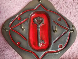 Nøgleholder i keramik af Ulla Lønow 