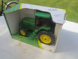 1 stk Modeltraktor John Deere 7600 