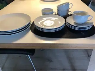 Hvidt porcelæns sæt til 4 personer