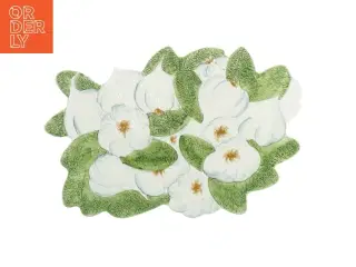 Keramisk blomsterformet fad (str. 31. x 21 cm)