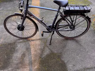 El cykel i meget fin stand står som ny
