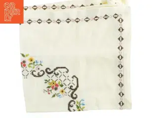 Broderet dug (str. 66x65 cm)