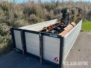Lastbilscontainer med grabbe