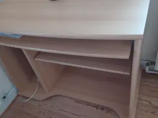 COMPUTERBORD MED TASTATURBAKKE