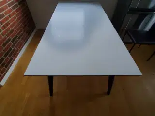 Spisebord incl tillægsplader 