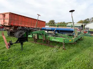 Bla. Landbrugsmaskiner skal væk! BYD