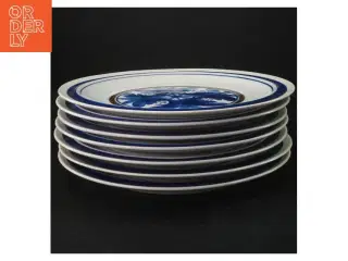 Blå og hvide håndmalede tallerkener "blue almue"  fra Yamato (str. 7 styk. ø. 24 cm)