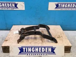 Valtra N143D Motorhjelm Beskytter ACV0067570