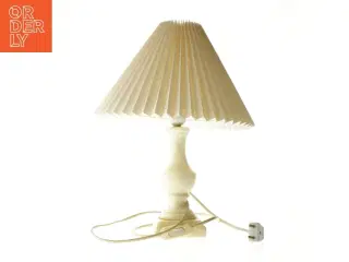 Bordlampe med plisseret skærm (str. 38 cm)