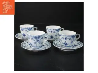 Porcelæns kopper og tallerkener musselmalede fra Royal Copenhagen (str. Kopper. ø. 6,5 cm. tallerkener. ø. 11,5 cm)