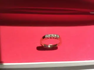 Diamantring rødguld.