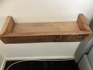 Hylder af drivtømmer 