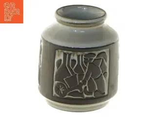 Vintage vase med indgravering (str. 8 cm)