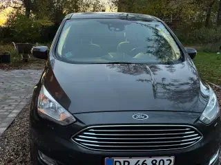 Lækker familiebil med plads til det hele.