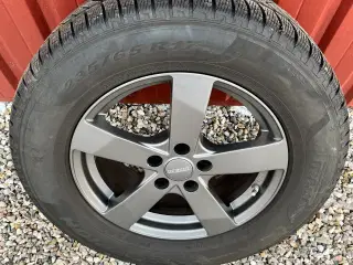 Gode vinterdæk på alufælge.