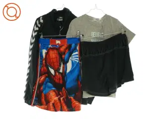 Jakke, T shirt og 2 par shorts (str. 140)