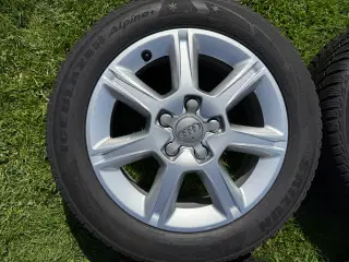 Audi 16” orig alu med vinterdæk