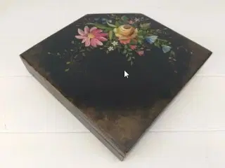 Fin opbevaringsæske smykkeskrin med blomstermotiv