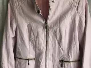   Kort imiteret skind jakke (krøllet look )