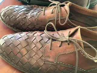 Flotte italiensk design i fletsko. Bløde i læderet