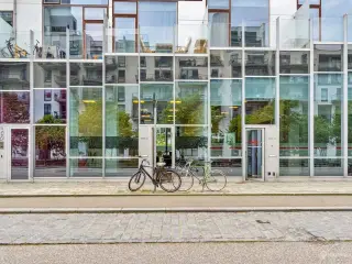 Indbydende kontorlejemål i det prisvindende 8TALLET - tæt på metro og motorvejsnettet.