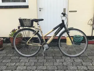Damecykel med udvendig gear