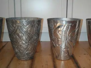 4 metal potter med forskellige motiver