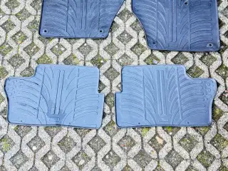 Måtte sæt. Vinter måtte sæt passer til alle biler