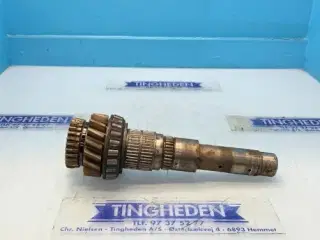 Ford 8210 Aksel E6NN7Z013AA