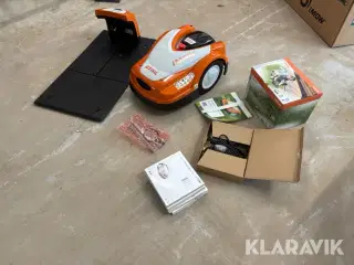 Robotplæneklipper med ekstra installationskit Stihl RMI 422