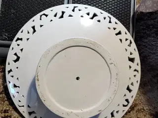 Stor lagkage fad. I hvid porcelæn.