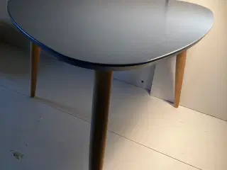 Lille trekantet bord