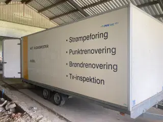 Stor lukket trailer