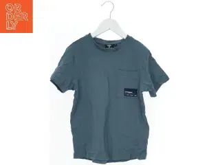 T-shirt med brystlomme fra Hummel (str. 146)