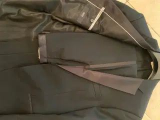 Hugo boss smoking