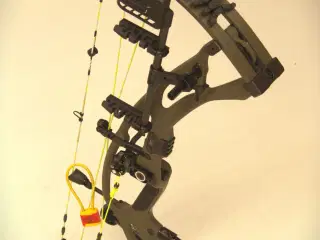 Brugt Hoyt RX8 Compoundbue RH 65# 28,25-30¨