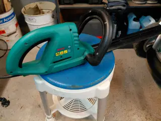 2  Stk Bosch hækkeklipper sælges +1 stk mortorsav