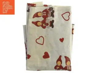 Dug med nisser og hjerter (str. 80x85 cm)