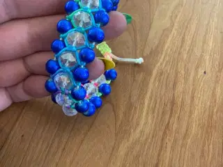 Nye knyttede armbånd