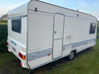 Adria campingvogn med fortelt
