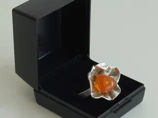 Sølv ring med rav - str. 58